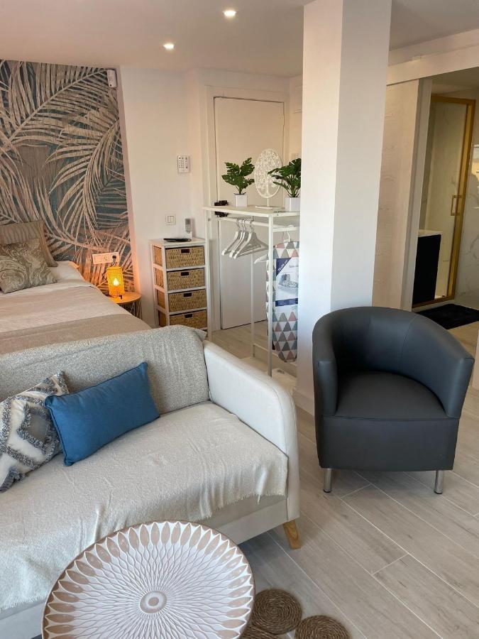 Apartamento Tres Banderas エステポナ エクステリア 写真
